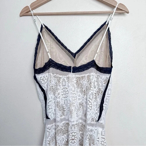 LOVE SAM Womens Size Small Scarlet Lace Handkerchief Hem - Picture 11 of 14